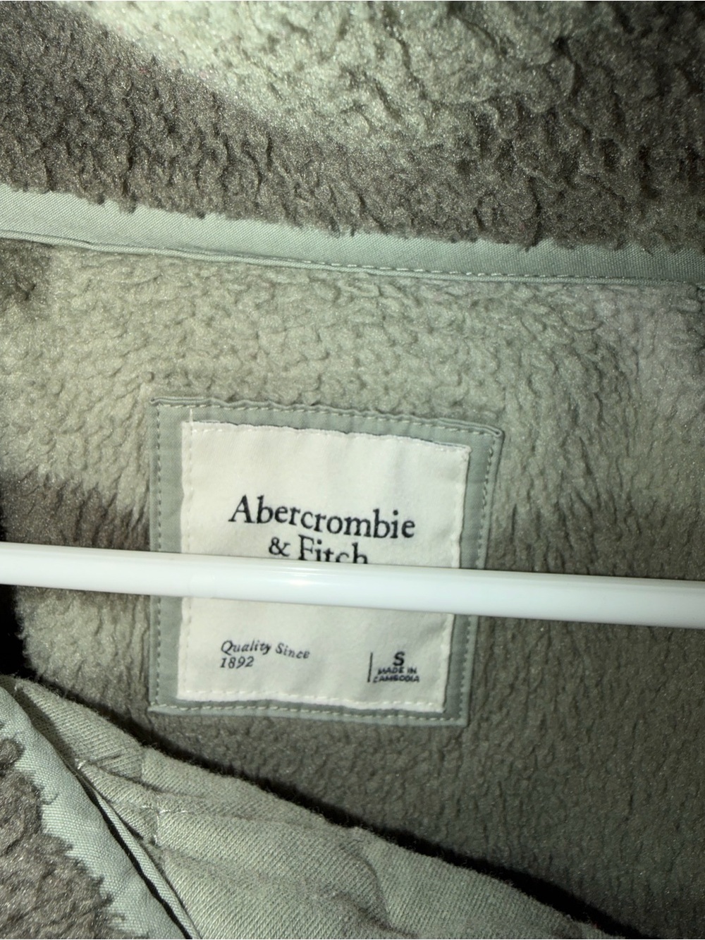 Quilted Panel Camo Fleece Pullover - Sage Green Abercrombie - Picture 2 of 5